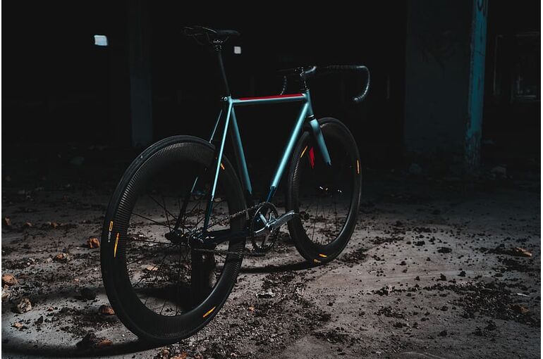 blue-and-red-road-bike