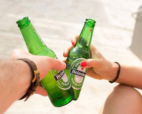beer-drink-hands-heineken