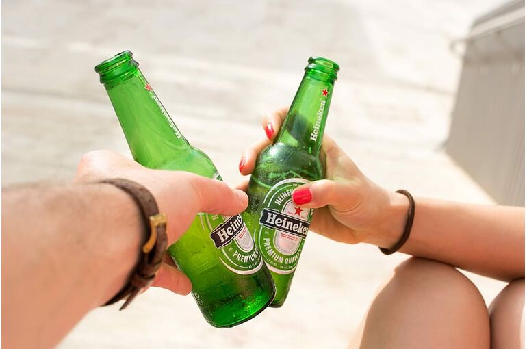 beer-drink-hands-heineken